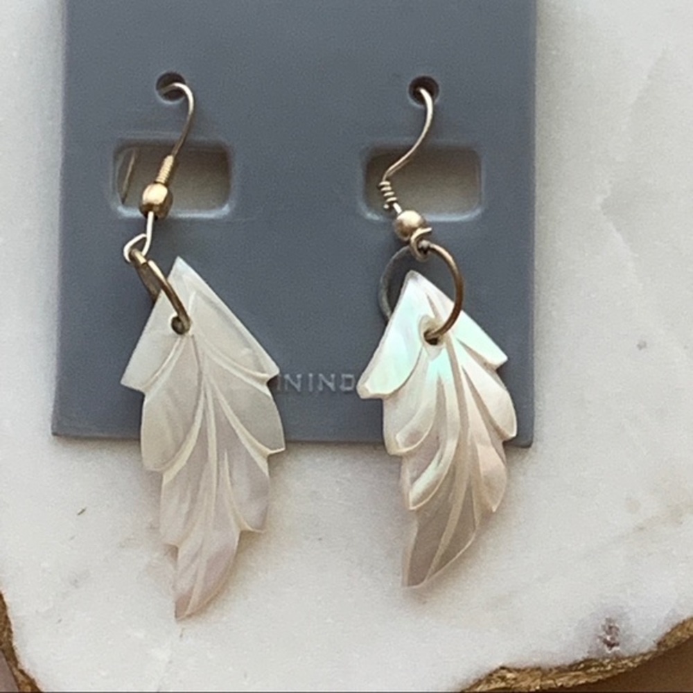 Mother of Pearl Dangle Earrings New Old Stock - Picture 3 of 17